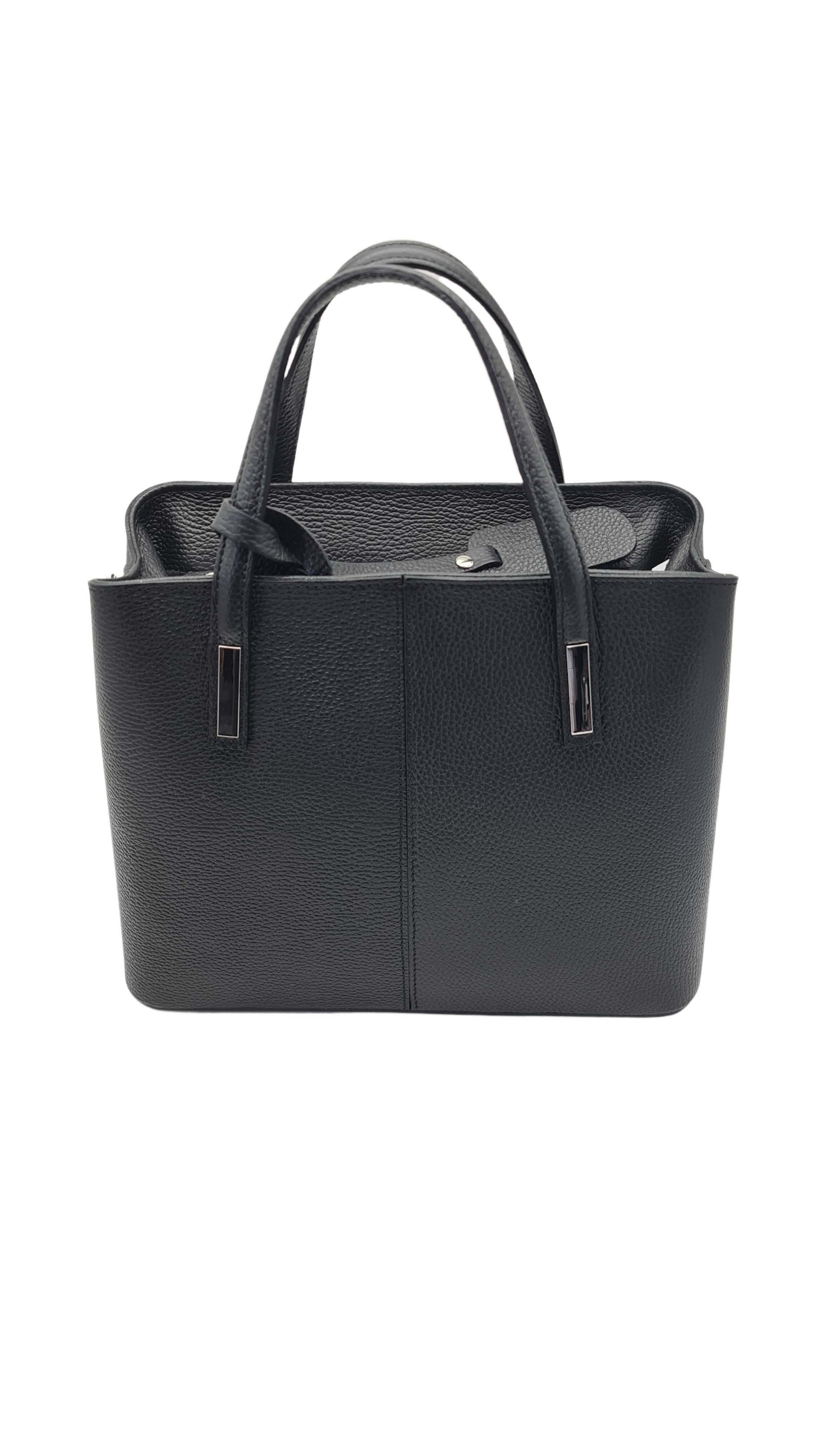 Woman leather bag in black and white