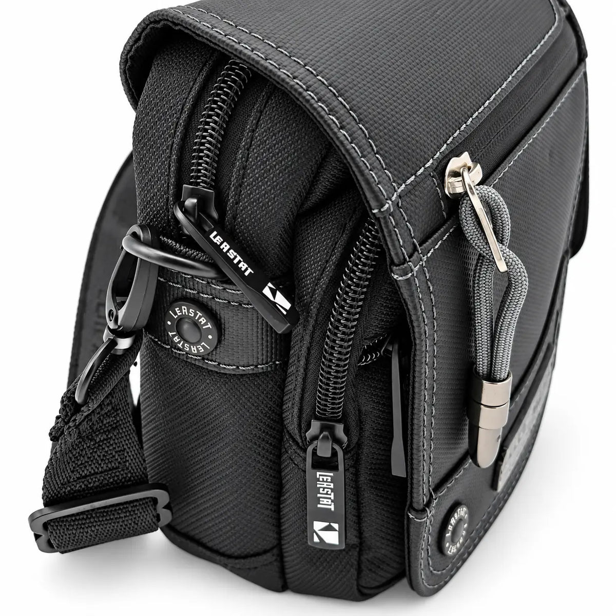 Leastat black shoulder bag 9690, side compartment detail