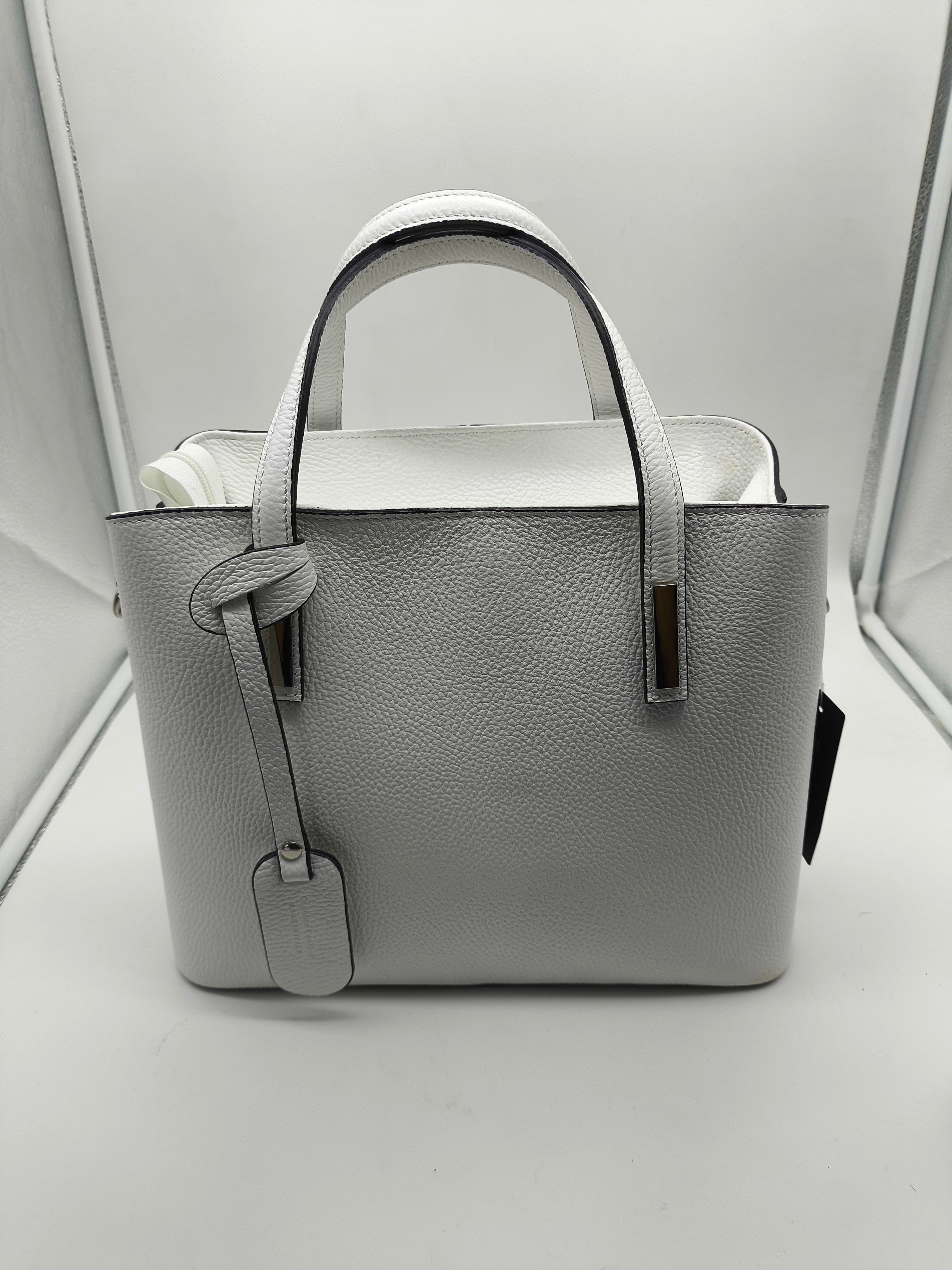 Woman leather bag in black and white